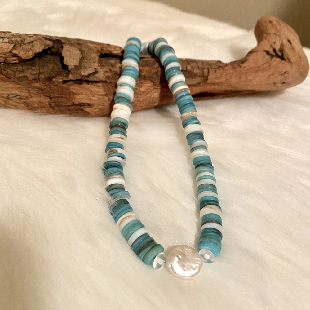 Choker shell necklace